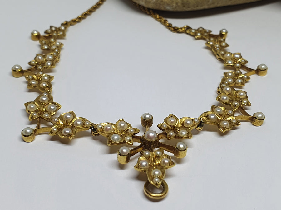 15 carat yellow gold Pearl Necklace