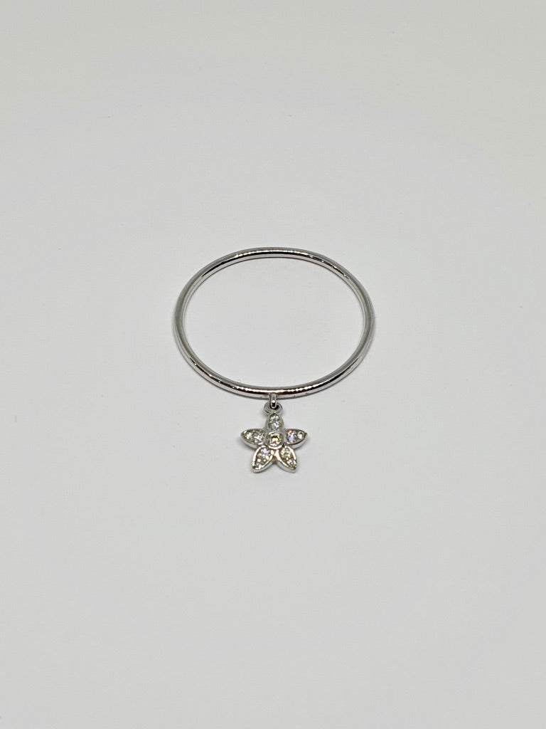 18 carat white gold Diamond Flower Ring