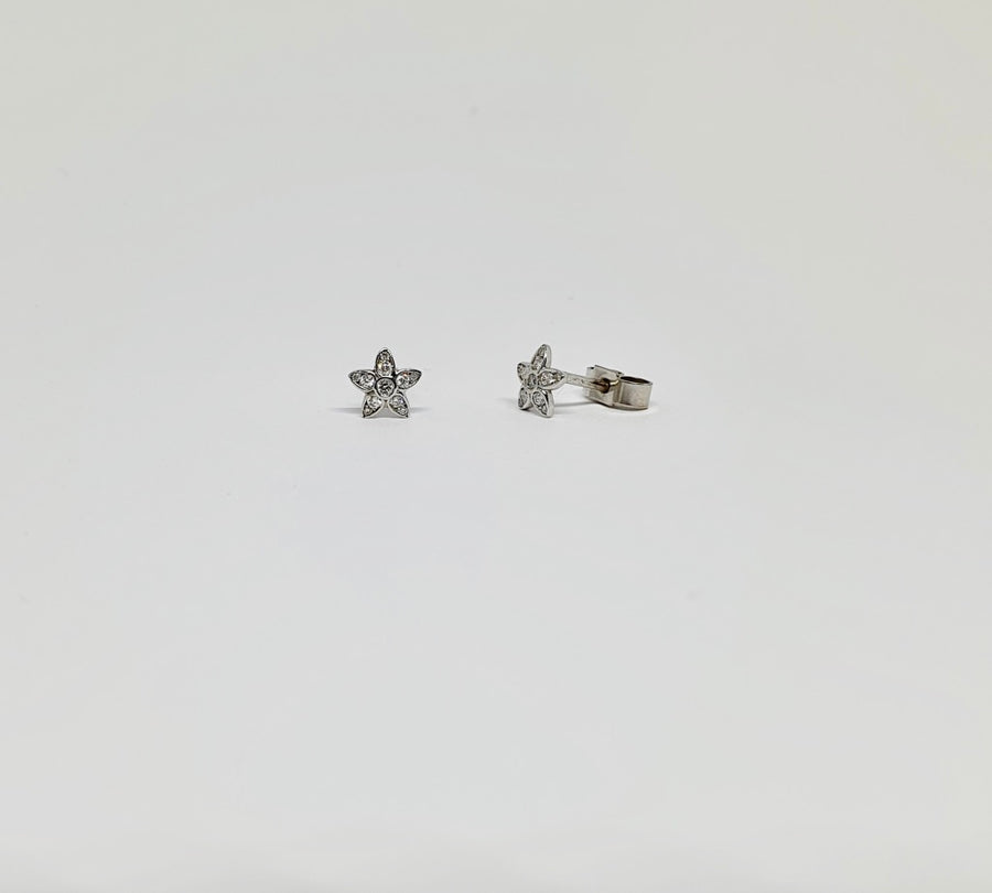 18 carat white gold Diamond Flower Earrings