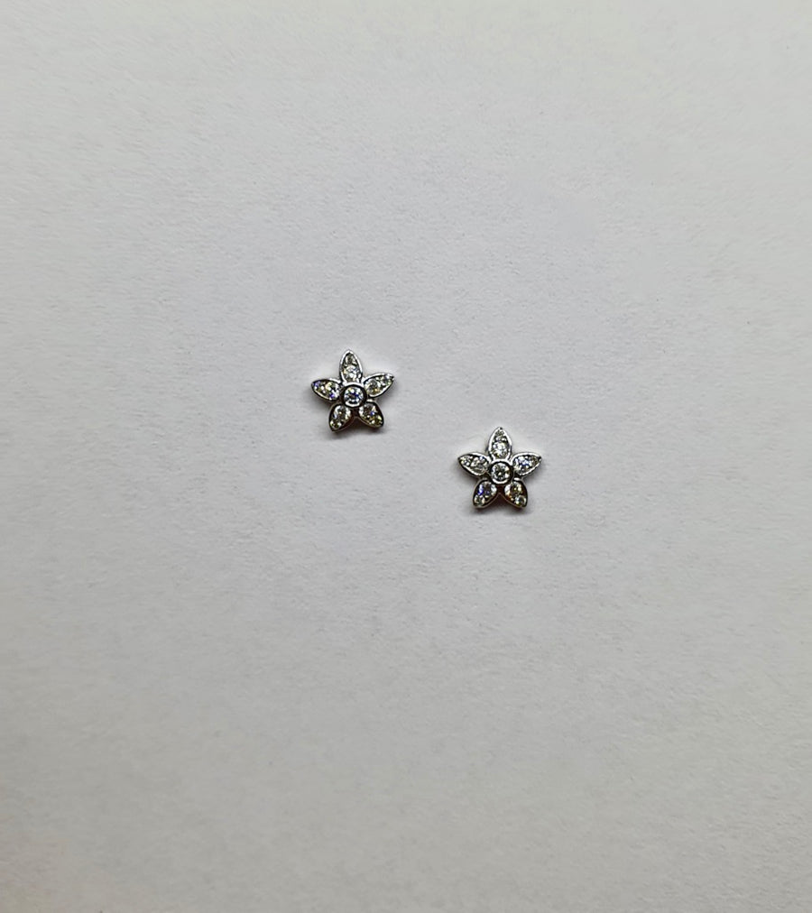 18 carat white gold Diamond Flower Earrings