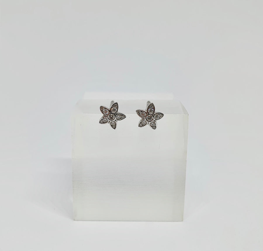 18 carat white gold Diamond Flower Earrings