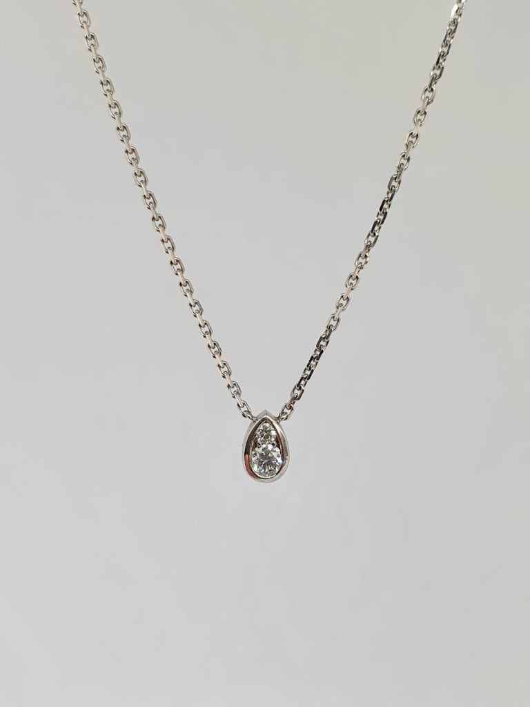 18 carat white gold Diamond Raindrop Pendant