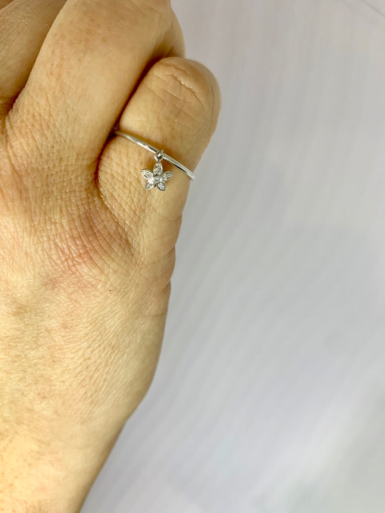 18 carat white gold Diamond Flower Ring